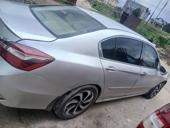 A picture of Honda Accord 2017 fullest options keyless 4 plugs for sale