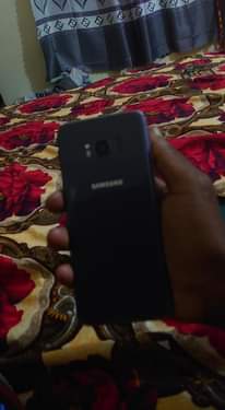 A picture of mapema samsng s8 pln gb64 creck azina mazala 110k no