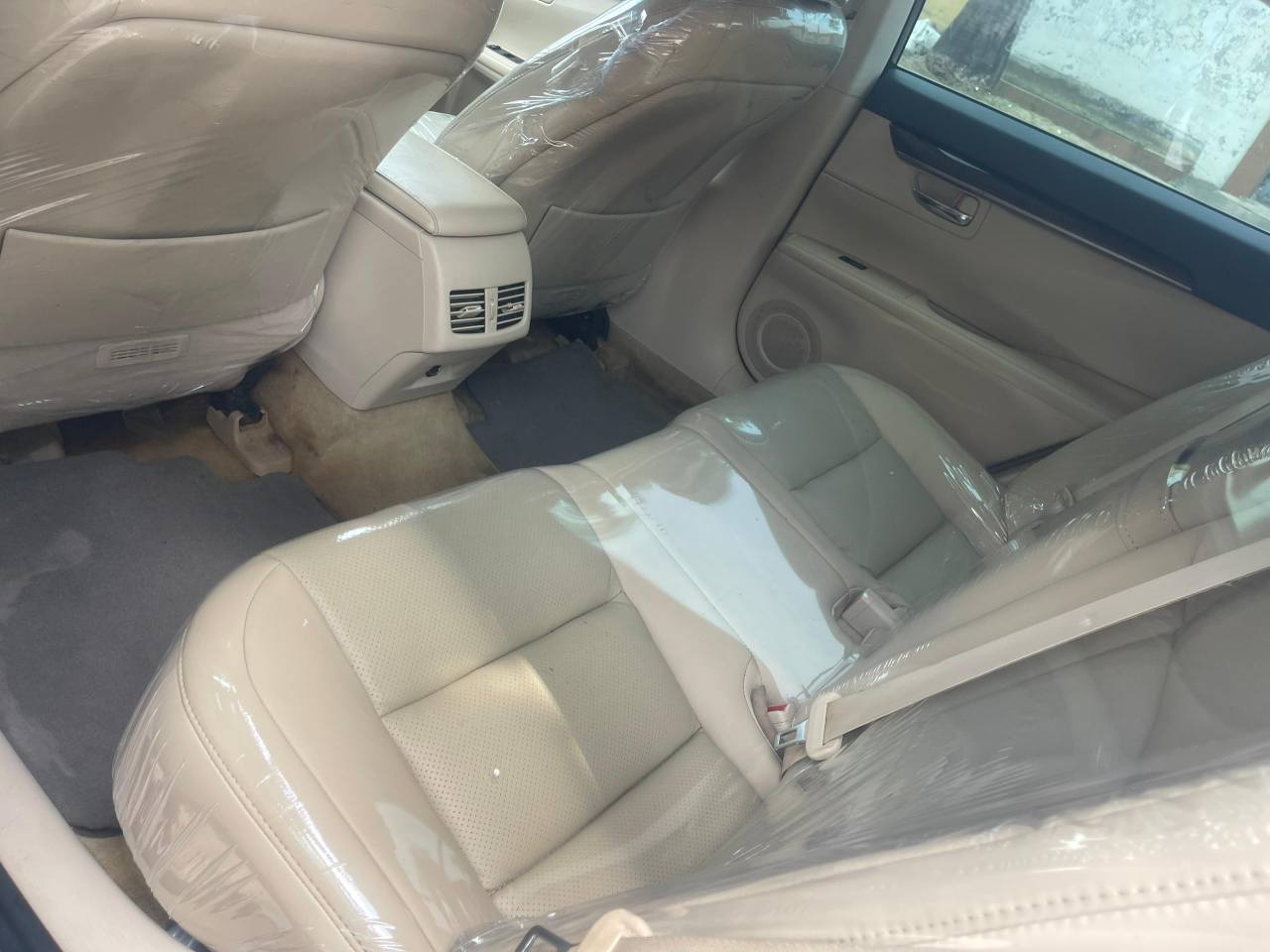 A picture of Lexus ES350 2014