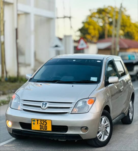 A picture of TOYOTA IST DUD ENGINE 1NZ COLOUR GOLD PETROL Cc 1490