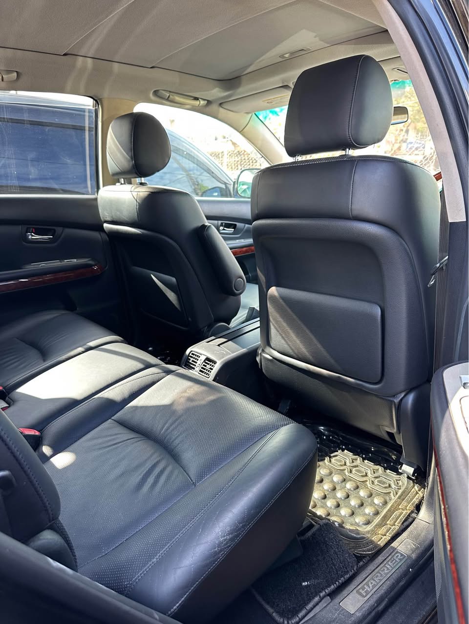 A picture of Toyota Harrier 2010 at 48m Only