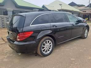 A picture of Distress Distress Clean 2006 R350 Mercedes Benz Everything perfectly Untempered