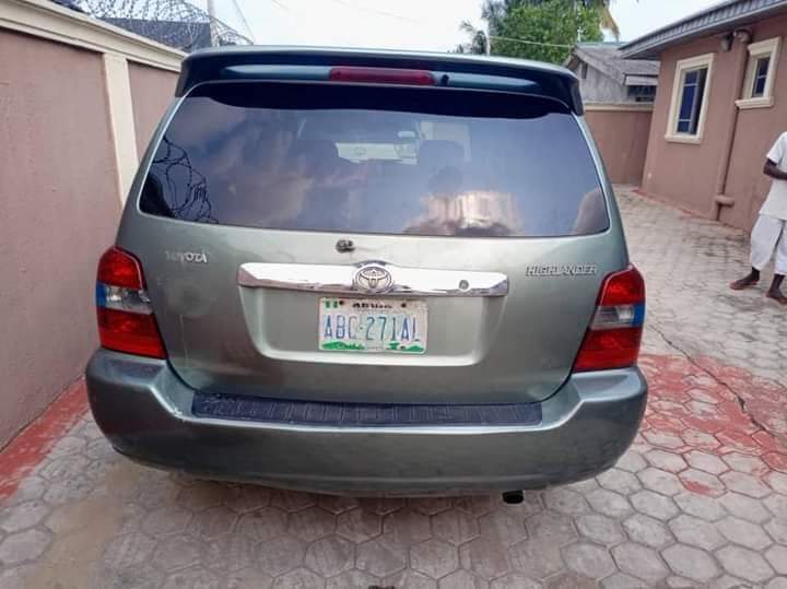 A picture of 2006 Toyota Highlander limited Pure first body Untempered engine gear
