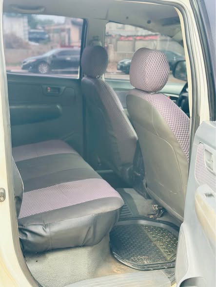 A picture of TOYOTA HILUX 4X4 2015
