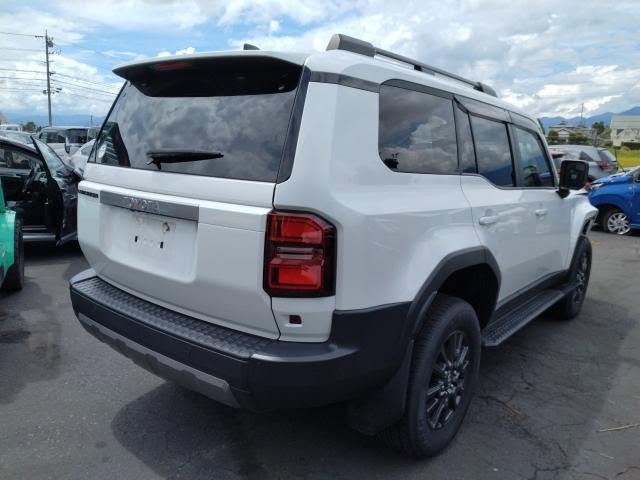 A picture of DAMAGED TOYOTA LANDCRUISER 250 READY TO BE IMPORTED UGX100M CALL