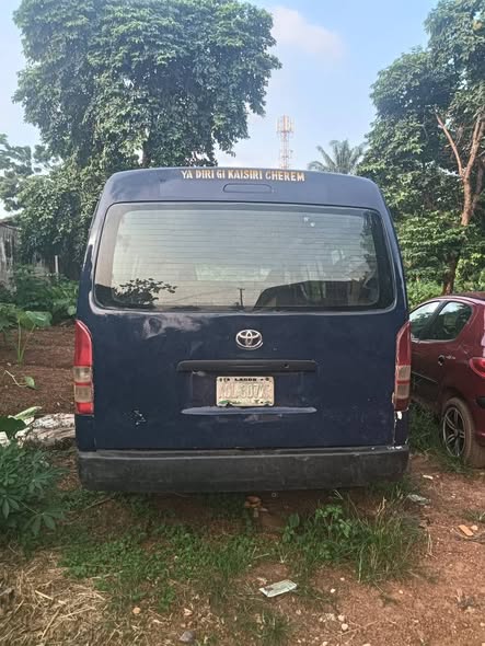A picture of Toyota hummer 2 bus
