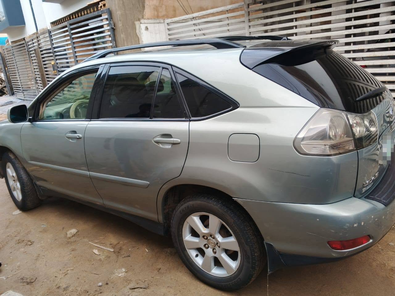 A picture of Clean Used Lexus Rx330