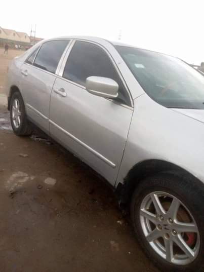 A picture of 2005 Honda Accord 8755