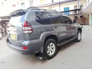A picture of Prado 120 Manyu Ni diesl Iko mwanza Bei milioni 41