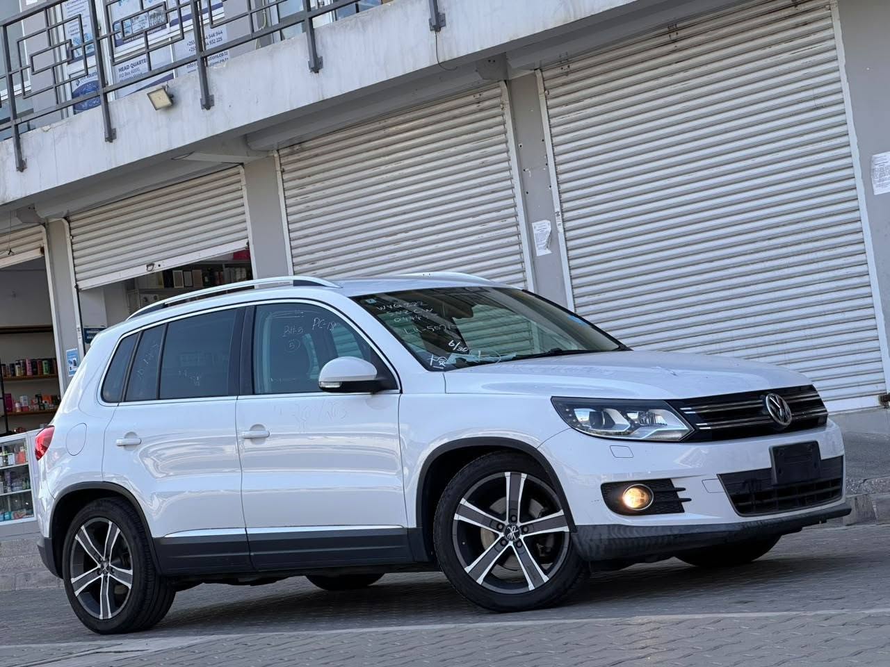 A picture of 2012 VOLKSWAGEN TIGUAN