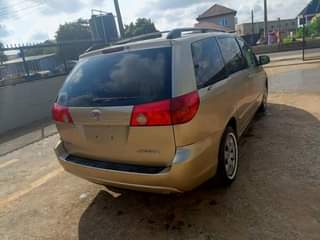 A picture of 2008 Toyota Sienna