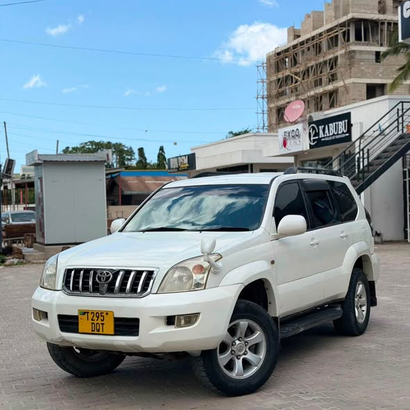 A picture of LANDCRUISER PRADO 120