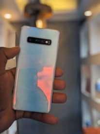 A picture of SAMSUNG S10