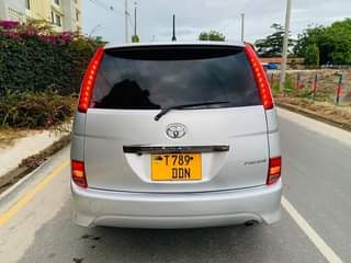 A picture of Toyota isis