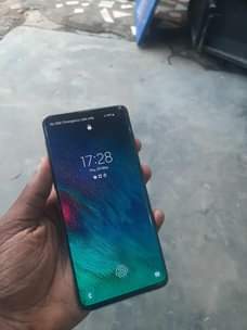 A picture of SAMSUNG S10 PLAIN