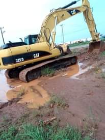 A picture of 325D excavator available for sale asking price 65million tokubo grade