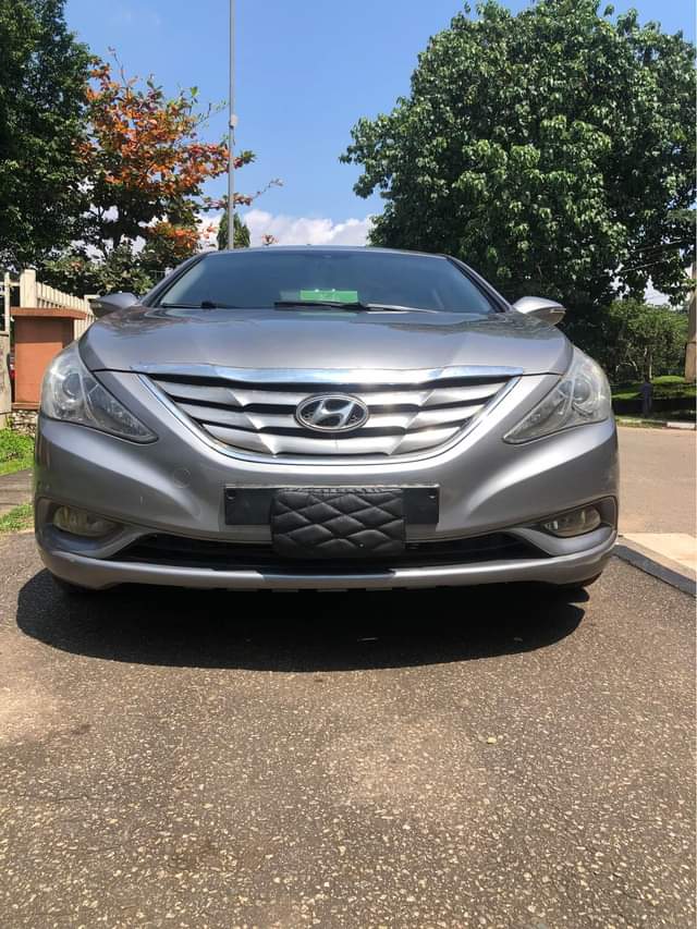 A picture of Hyhonda Sonata 2012