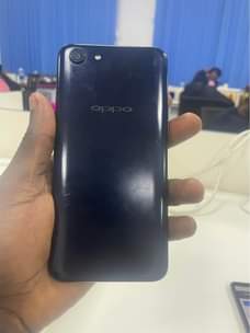 A picture of Oppo A83