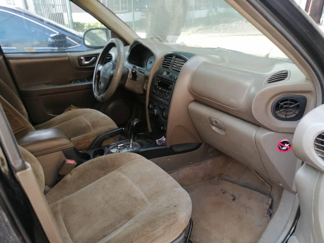 A picture of 2004 Hyundai Santa Fe 09161705987 santa fe