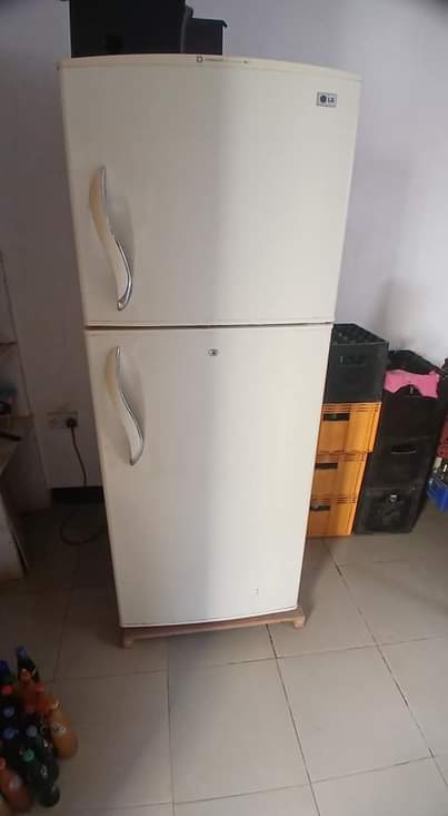 A picture of Friji LG. Bei sawa na bure 0713590012