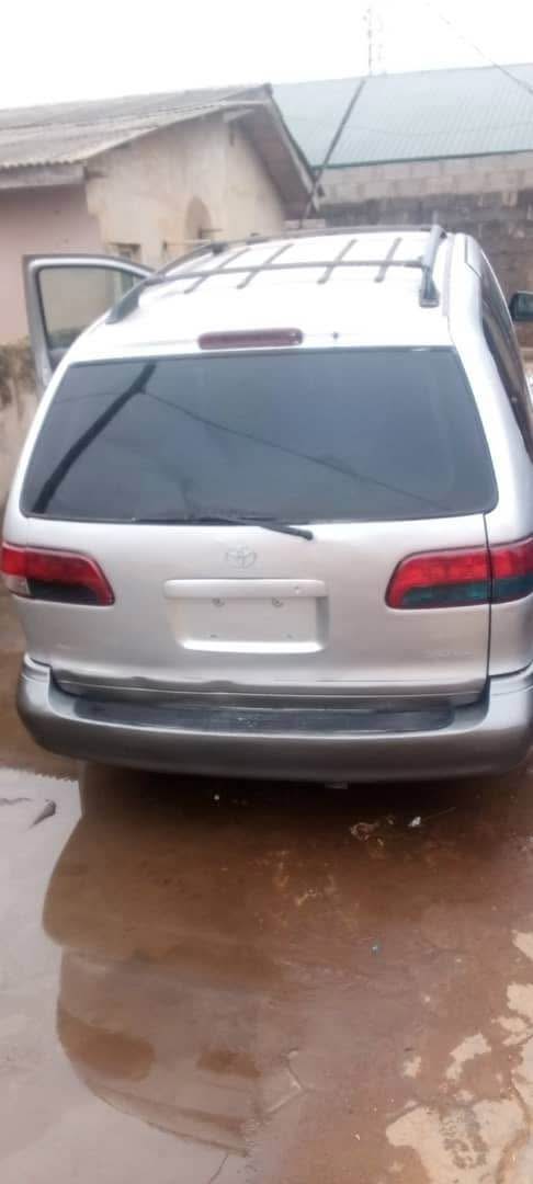 A picture of Clean Toyota Seinna 2002