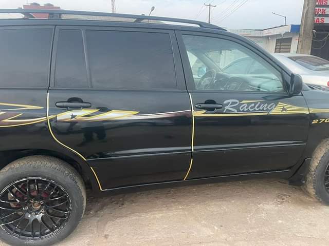 A picture of Toyota Highlander 05
