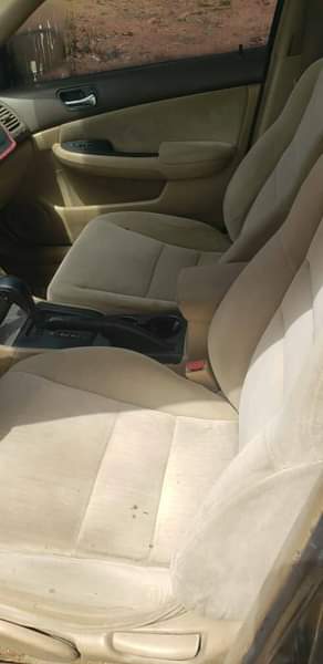 A picture of Nigerian neat used 05 painted v4 EOD ac need attention