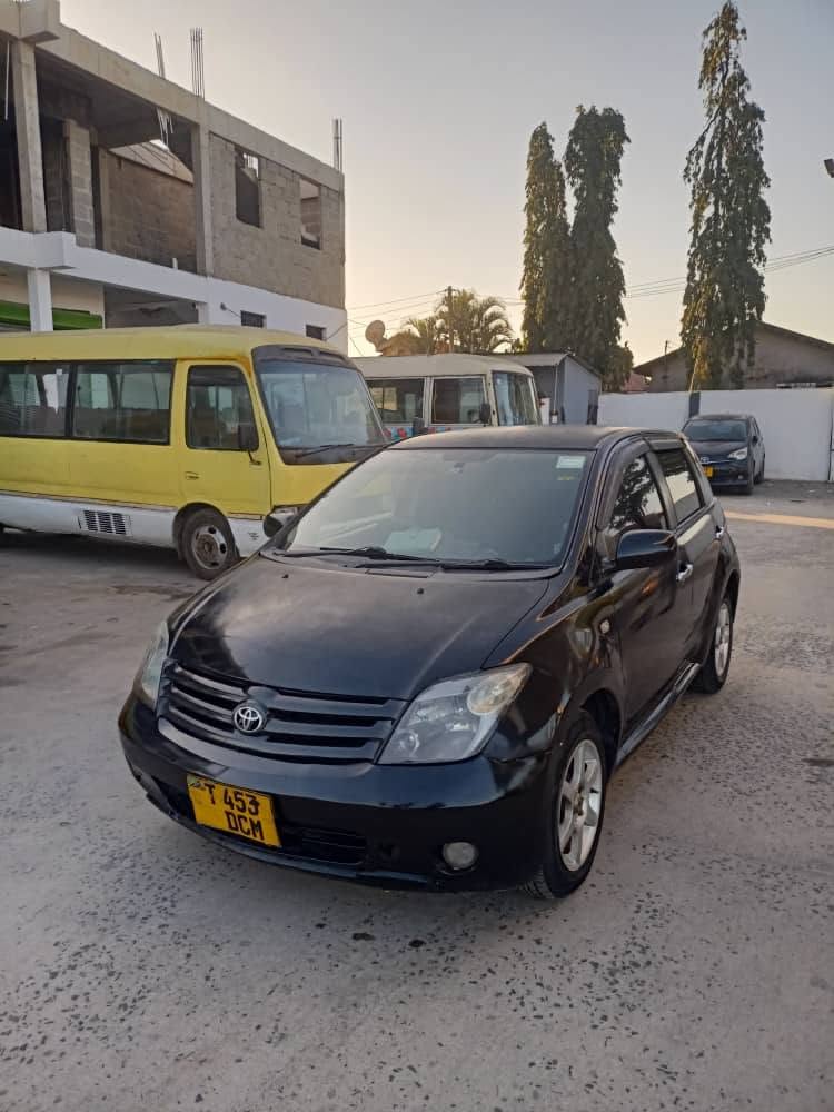 A picture of TOYOTA IST