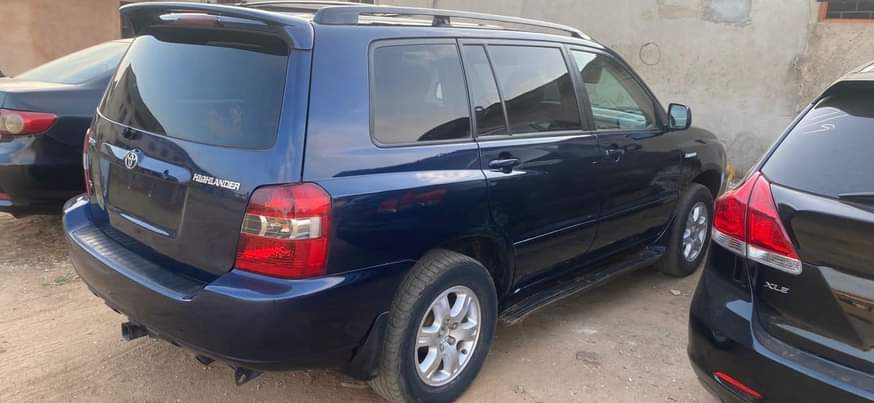 A picture of Tokunbo standard Highlander Clean in and out Buy and drive