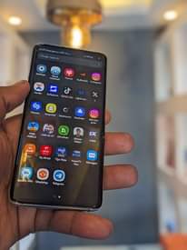 A picture of SAMSUNG S10