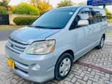 A picture of TOYOTA NOAH