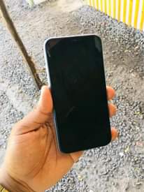 A picture of Iphone xr Bh 93 Nb IMEZIMA ILIKUWA IMEANGUKA dar 0789319681
