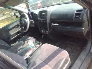 A picture of Honda CR V 2005 06