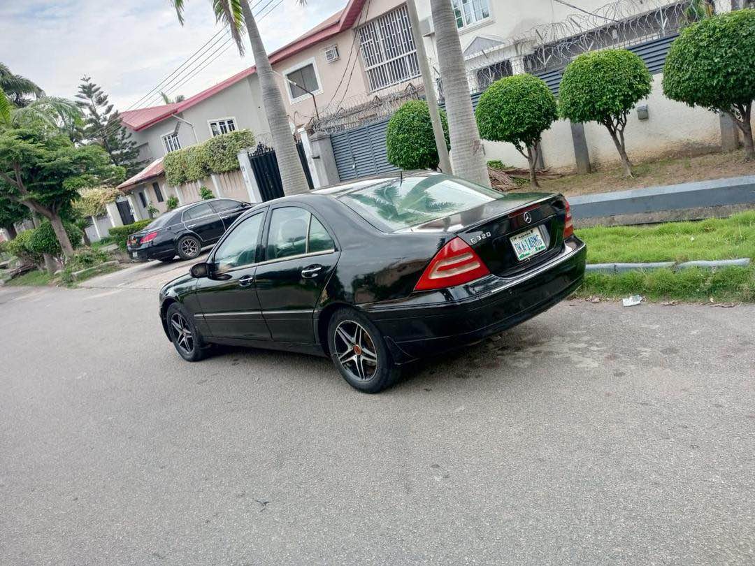 A picture of Automobile