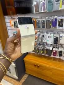 A picture of Samsung flip 3