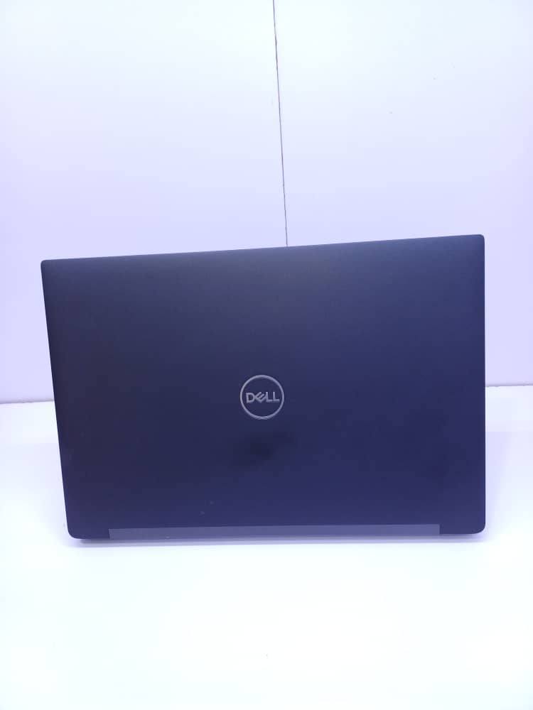 A picture of Dell latitude 7390