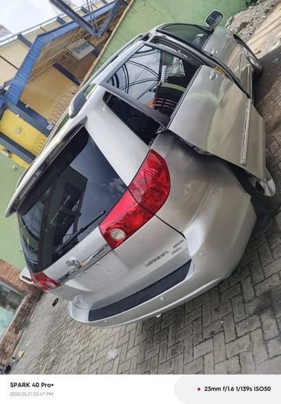 A picture of Toyota Sienna 2007