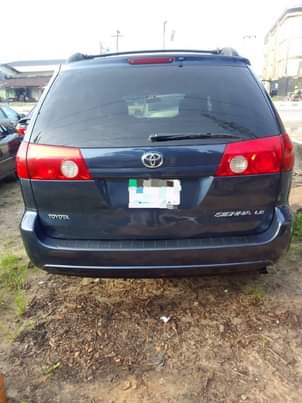 A picture of 2006 TOYOTA SIENNA LE