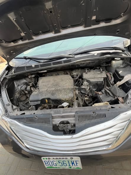 A picture of Toyota sienna 2013
