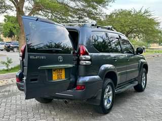 A picture of Prado 150 kaliiiiiiiiii sanaaaaaa