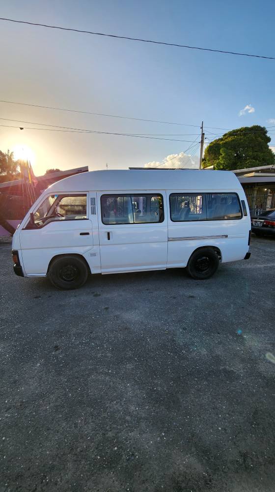 nissan e24