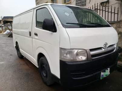 A picture of Toyota Hiace Hummer