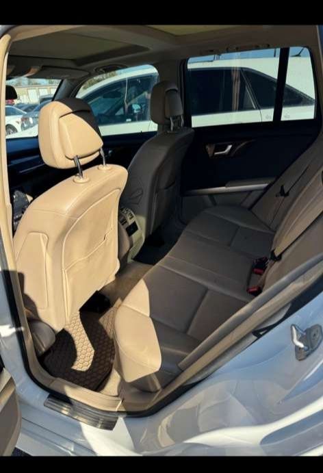 A picture of Mercedes Benz GLK350 2010