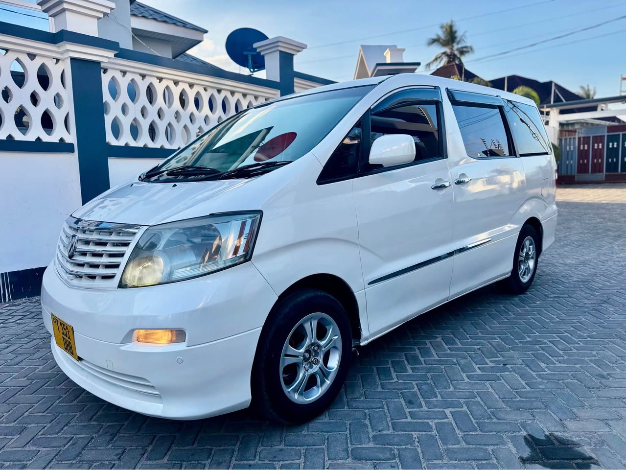 A picture of Toyota Alphard