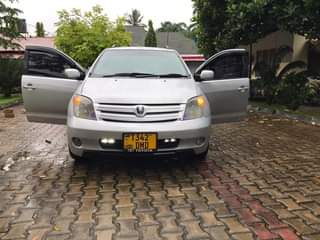A picture of TOYOTA IST