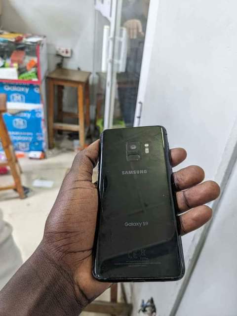 A picture of Samsung s9 GB64 RAM4 Haina kipengele chochote Nataka 190k