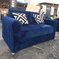A picture of 0785939368 sofa mpya za kisasa 160000 usafir juu yangu ndani