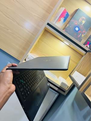 A picture of DELL LAPTOP