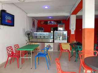 A picture of fastfood restaurants