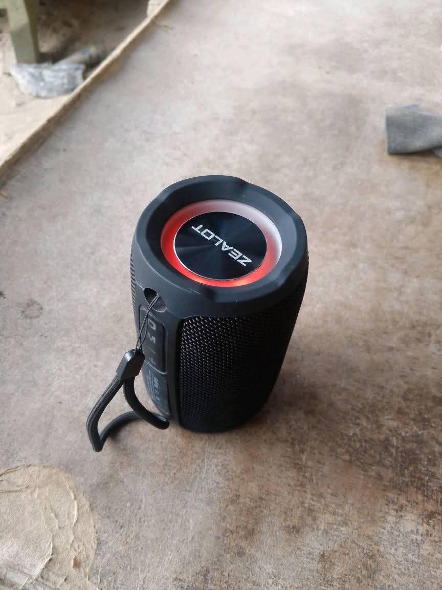 A picture of ZEALOT S49 mini boom speaker
